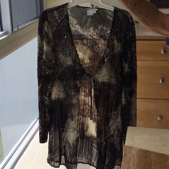 Shirt Sheer open front with a tie string and long sleeves - Picture 1 of 5